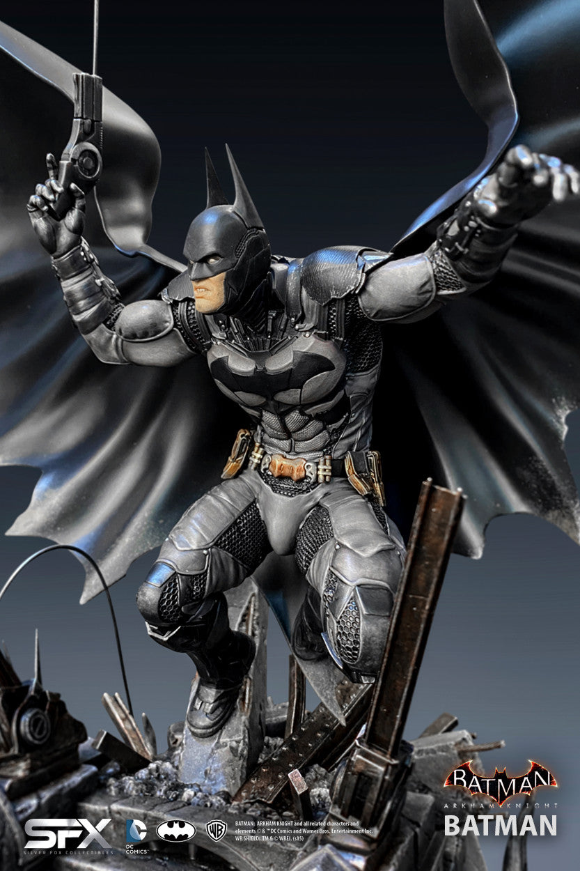 BATMAN ARKHAM KNIGHT 1:8 SCALE STATUE