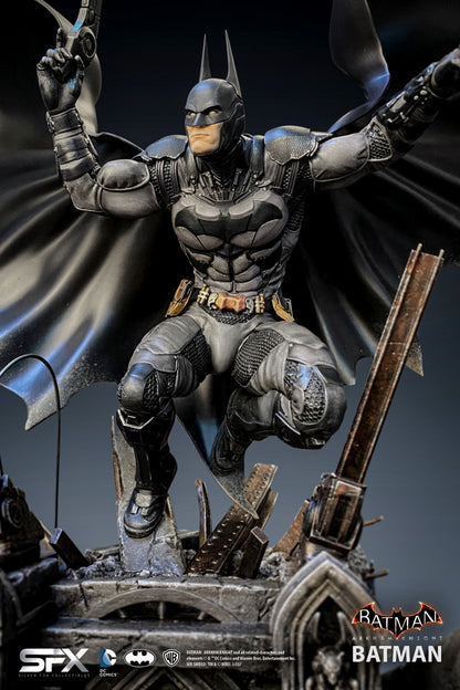 BATMAN ARKHAM KNIGHT 1:8 SCALE STATUE