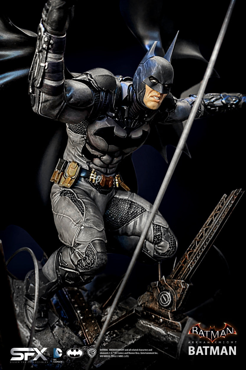 BATMAN ARKHAM KNIGHT 1:8 SCALE STATUE